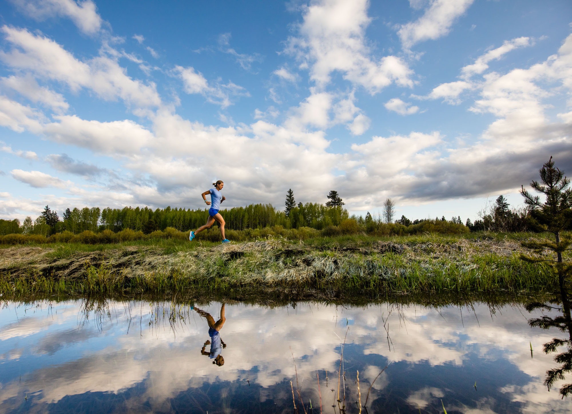 linsey-corbin-female-trail-running-outdoor-scenic-reflection