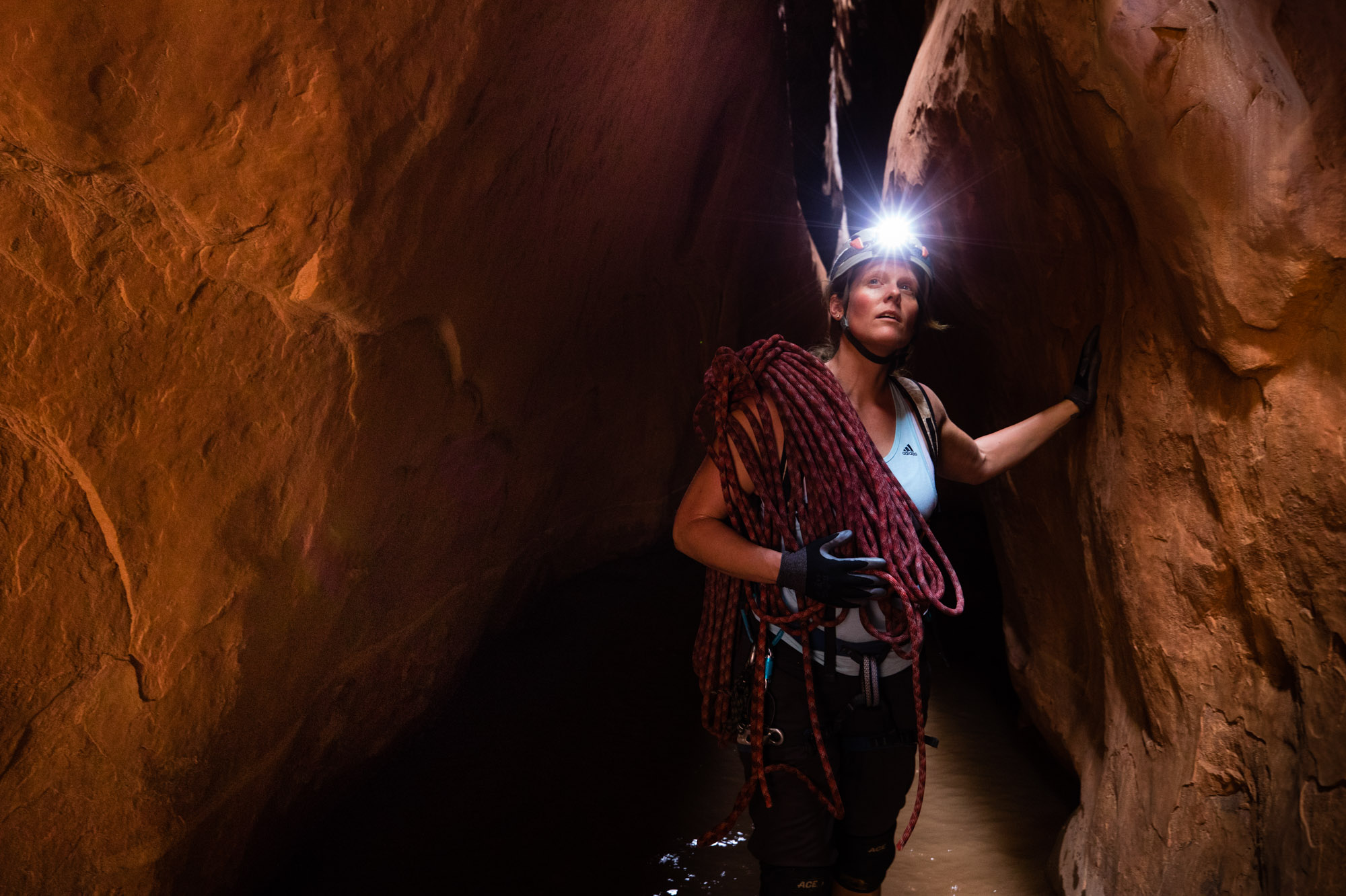 sunney-stoeer-explore-expedition-outdoor-photography-utah-women-female-canyoneering-001