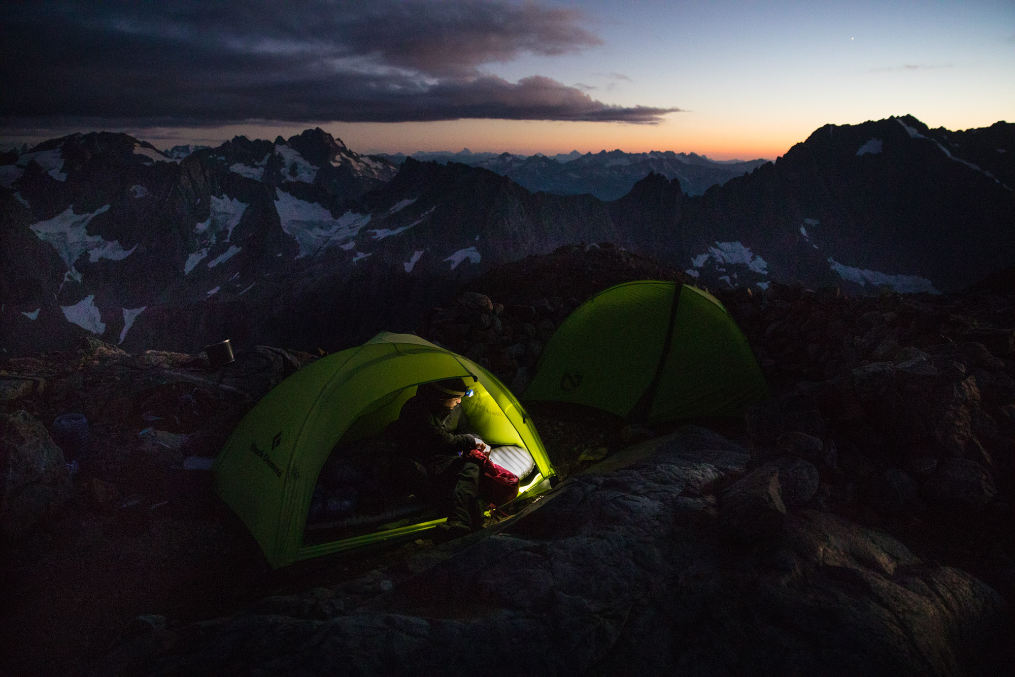 tent-headlamp-hike-fall-backpack-active-lifestyle-photographer
